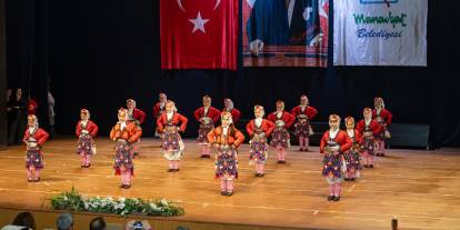 Manavgat’ta 23 Nisan kreş ve merkezlerde renkli gösterilerle kutlandı