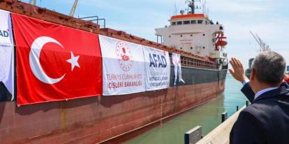 Türkiye'den yola çıkan insani yardım gemisi Lübnan'a vardı