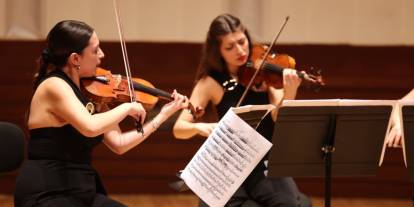 İzmir Oda Orkestrası AASSM’de verdiği konserde ayakta alkışlandı