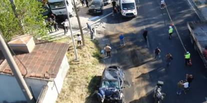 Freni patlayan TIR karşı şeride daldı