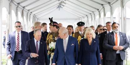 İngiltere Kralı III. Charles 11 Eylül Anıtı’nı ziyaret etti: Kurban yakınlarıyla bir araya geldi