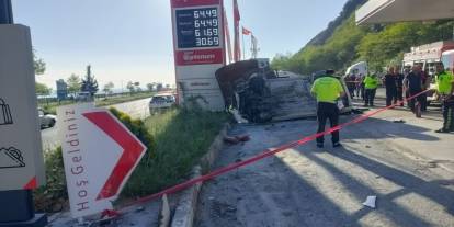 Zonguldak’ta otomobil akaryakıt istasyonuna daldı: 6 yaralı!