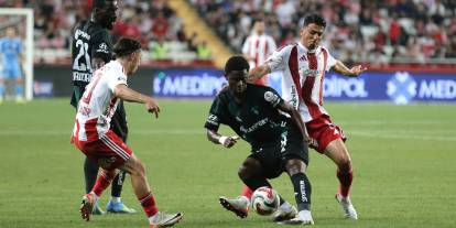 Antalyaspor Süper Lig'e veda etti: Son haftadaki galibiyet mucizeye yetmedi