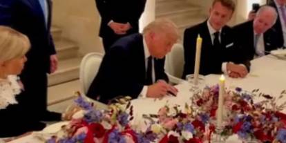 Dünya bu görüntüleri konuşuyor: Trump'ın İran ile anlaşma imzaladığı anlar paylaşıldı