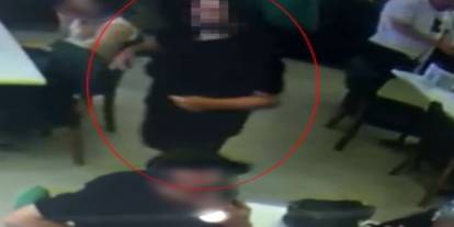Yemek yerken altın kesesini düşürdü: Fark eden şüpheli altınları alıp kayıplara karıştı