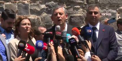 Vatandaşın "Kurultayı bırakın, partiyi hazır edin ve yola koyulalım" sözlerine Özgür Özel'den yanıt: "Biz yola koyulduk"