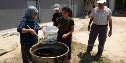 Odun ateşinde saatlerce kaynatılıyor, kilosu 500 TL’yi buluyor: Siparişlere bile yetişilmiyor