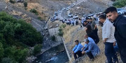 Bitlis'te facia: 3 kardeş akıntıya kapıldı baba birini kurtarabildi