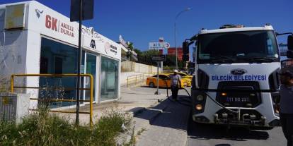 Bilecik’te otobüs duraklarında temizlik ve bakım çalışması yapıldı