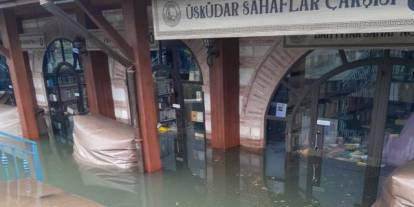 Üsküdar Sahaflar Çarşısı sular altında kaldı: Felaket görüntüler