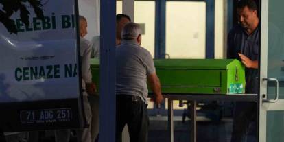 Boşanma aşamasındaki eşini silahla vurdu
