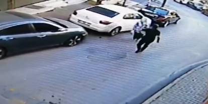 Şişli'de dehşet anları: Yolda yürüyen kadına arkadan saldırdı