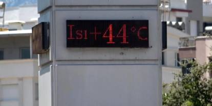 Antalya'da termometreler eridi! Hissedilen sıcaklık 44 dereceyi buldu