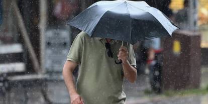 Meteoroloji'den peş peşe uyarılar! Sel ve yıldırım riskine karşı hazırlıklı olun