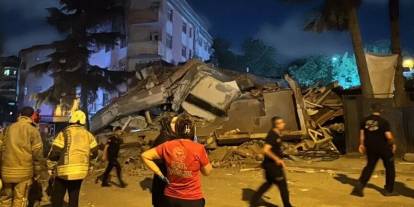 İstanbul Bahçelievler'de 4 katlı bina çöktü