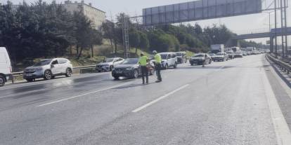 Sultangazi TEM Otoyolu’nda zincirleme kaza: 10 araç birbirine girdi