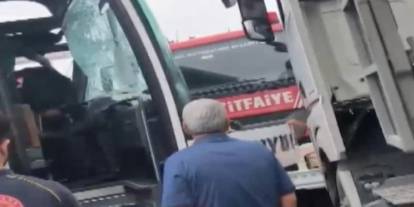 Arnavutköy’de yolcu otobüsü İETT otobüsüne çarptı: Yaralılar var