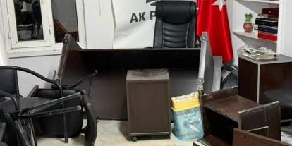 Kütahya'da AK Parti ilçe başkanlığı binasına saldırı