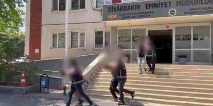 Diyarbakır'da 4 şüpheli el bombasıyla yakalandı