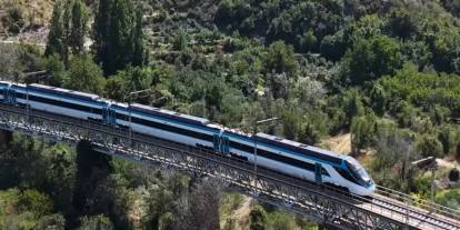 Milli hızlı trenden yeni rekor: 250 kilometre hıza ulaştı
