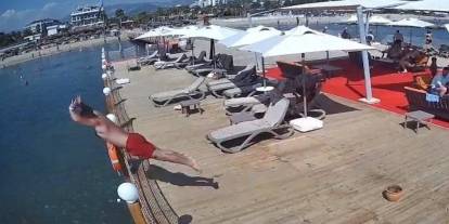 Alanya’da acı olay: Sığ suya balıklama atladı