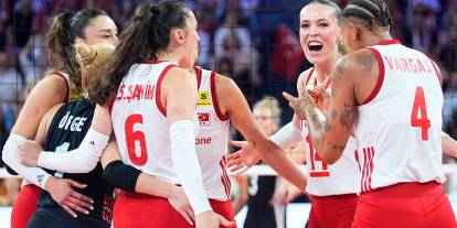 Filenin Sultanları tarih yazıyor! Sırbistan’ı set vermeden geçip finale yükseldi