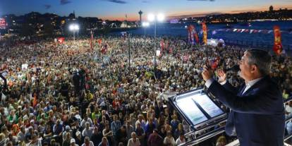 Özgür Özel’den Üsküdar’da Erdoğan’a seçim çağrısı: “Kendine güveniyorsan karşımıza çık”