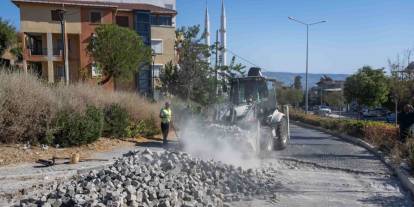 Bornova Belediyesi'nden trafik güvenliğini tehdit eden yola müdahale
