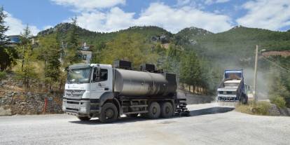 Antalya’nın Akseki ilçesinde 1,4 kilometrelik asfalt çalışması