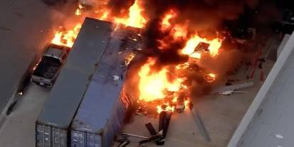 Los Angeles'ta gazetecileri taşıyan helikopter düştü: 3 kişi hayatını kaybetti
