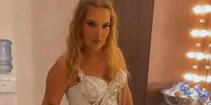 Demet Akalın'ın konserinde taciz: Korumalarına bağırdı