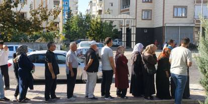 Et ve Süt Kurumu önünde ucuz et kuyruğu: Saatlerce beklediler