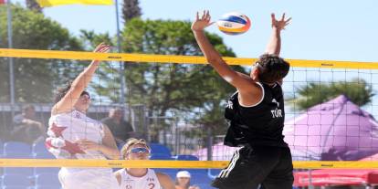 İzmir’de U18 Avrupa Plaj Voleybolu Şampiyonası başladı