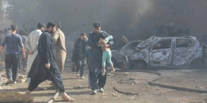 Pakistan'da cuma namazı kılınırken ortalık savaş alanına döndü: Patlamada 15 kişi öldü