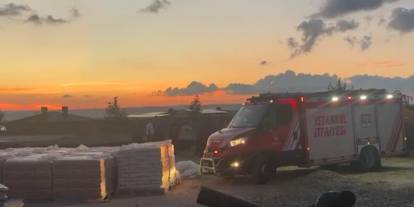 İstanbul'da inşaatta toprak kaydı! 2 işçi mahsur kaldı