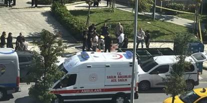 Başakşehir'de sokak ortasında silahlı saldırı: Yaralılar var