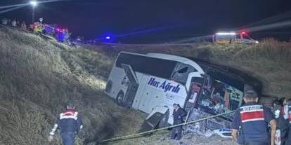 Amasya’da yolcu otobüsü şarampole yuvarlandı: 24 kişi yaralandı