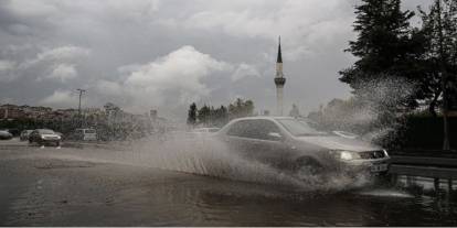Termometreler 20 derecenin altına çakılıyor! Meteorolojiden megakent için mont ve şemsiye uyarısı!