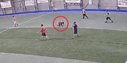 Halı sahada yürek yakan anlar! Bir anda yere yığıldı