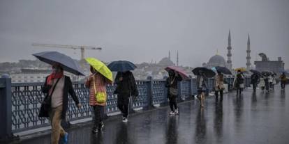 İstanbul için peş peşe alarm! AKOM saat verdi: Yağış çok kuvvetli geliyor