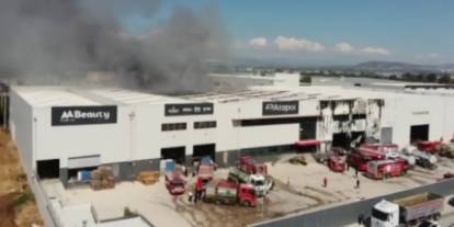 Mersin'de fabrika yangını: Alevler göğe yükseldi