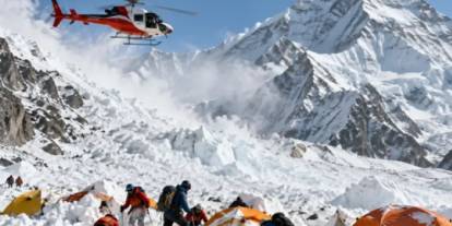 Nepal'de çığ faciası: 15 rehber hayatını kaybetti