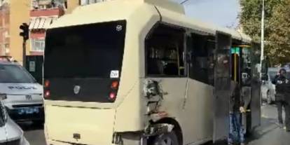 İstanbul’da tramvay minibüse çarptı: Yaralılar var