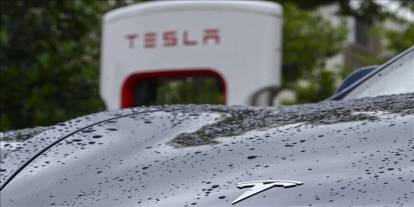 Tesla’dan Avrupa'da geri adım: 'Tam otonom sürüş' adını kaldırdı