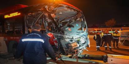Ankara’da belediye otobüsü üst geçide çarptı: 24 yaralı