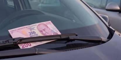 Aracınızın camında 200 TL görürseniz dikkat! Hırsızların tuzağı olabilir