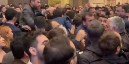 İstanbul Barosu Genel Kurulu’nda tansiyon yükseldi: Yumruklu kavga kamerada
