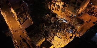 Beyoğlu’nda 5 katlı bina çöktü: Arama çalışmaları saatlere sürdü