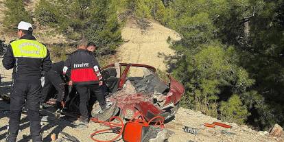 Burdur'da zincirleme kaza... Çimento tankeriyle 3 otomobil çarpıştı: 3 ölü, 5 yaralı