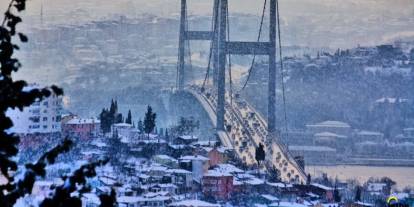 İstanbul’da lodos alarmı: Uçaklar pisti pas geçti